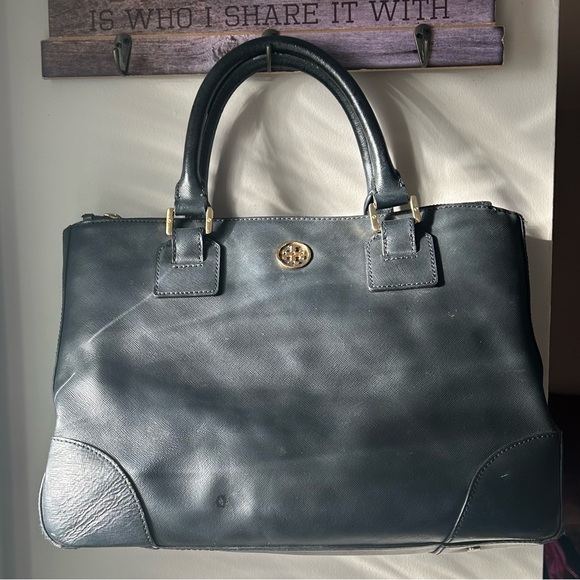 Flawed Tory Burch Robinson Tote - Picture 4 of 10